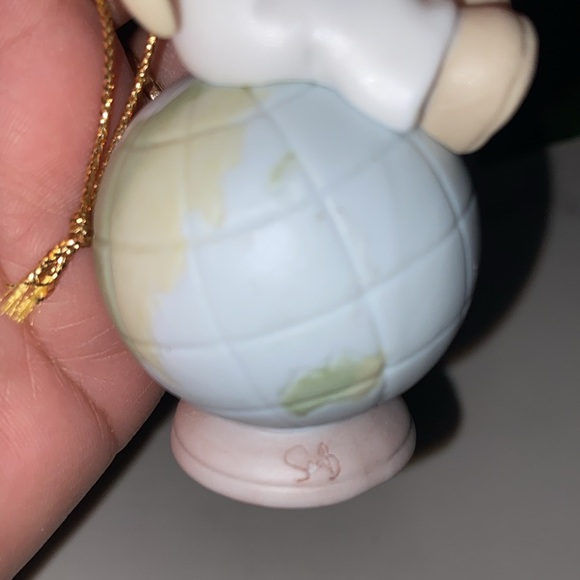 Precious Moments 1999 Peace On Earth Ornament 679259 - Picture 9 of 16